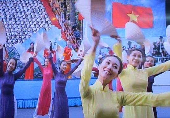 As many as art culture activities celebrating the national reunification day take place citywide