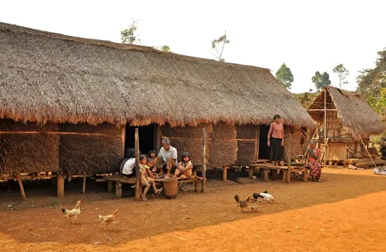 Khám phá cuộc sống dưới mái nhà dài người Mạ