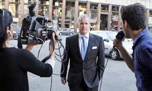 Quan chức FIFA phải từ chức, văn phòng UEFA bị khám xét do tiết lộ từ Hồ sơ Panama