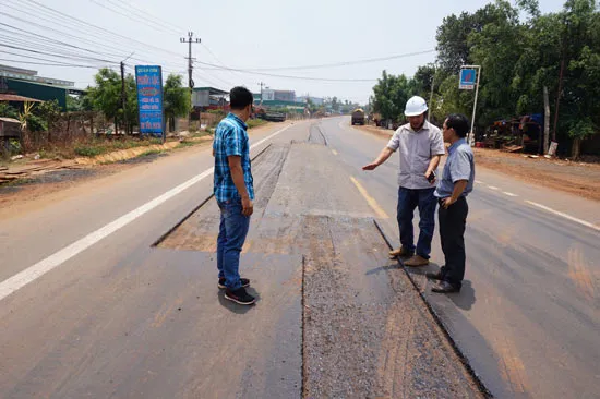 Khắc phục những điểm rạn nứt trên đường Hồ Chí Minh