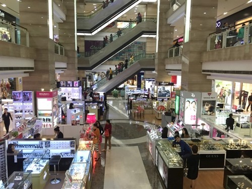 Vincom Shopping Centre in Hà Nội. Việt Nam's consumer loans hit a five-year record high of US$15.12 billion last year. — VNS Photo Trương Vị