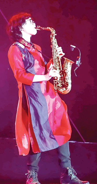 Young saxophonist An Tran who is daughter of saxophonist Tran Manh Tuan