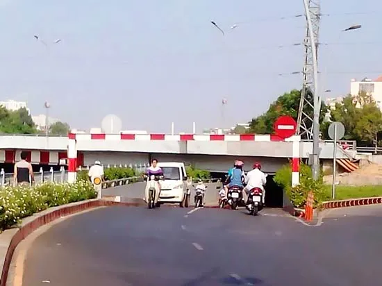 Phải đi vòng quá xa