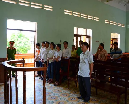 Nguyên Viện trưởng Viện KSND huyện lái xe gây tai nạn lãnh 18 tháng tù