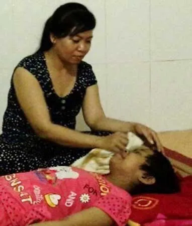 Em gái 16 tuổi vật vã vì ung thư hạch cổ