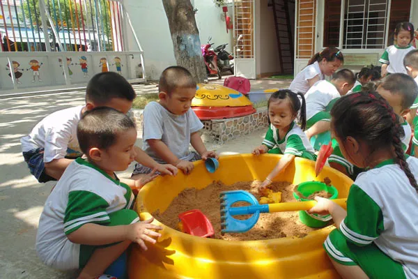 Học trường tư, đóng học phí trường công