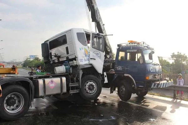 Tai nạn giao thông trên cầu Cần Thơ