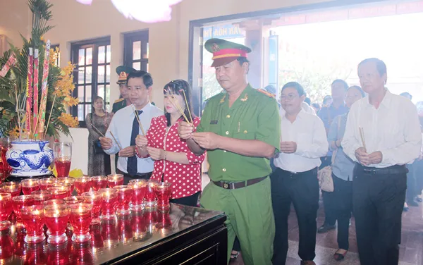 Quận 7: Dâng hương, trồng cây kỷ niệm 126 năm ngày sinh Chủ tịch Hồ Chí Minh