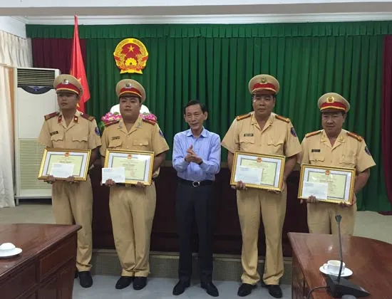 Khen thưởng đột xuất Công an Cần Thơ