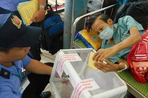 Hàng triệu cử tri cả nước nô nức đi bỏ phiếu bầu đại biểu Quốc hội và HĐND các cấp ảnh 13