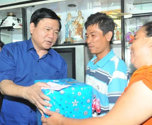 Người dân sống trên kênh, rạch phải có nhà để ở