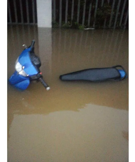 Hà Nội chìm trong biển nước sau đêm mưa lớn ảnh 6