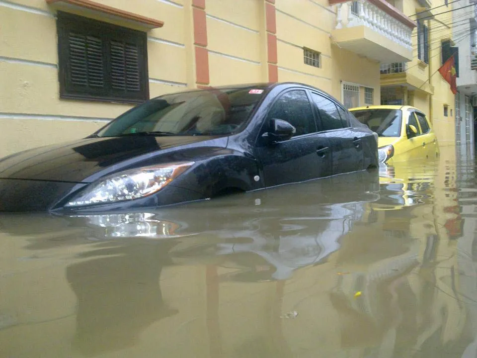 Hà Nội chìm trong biển nước sau đêm mưa lớn ảnh 5