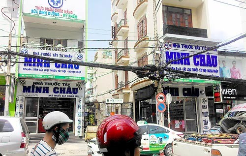 Two drug stores belonging to MInh Chau's chains in Hai Ba Trung Street in district 1 (Photo: SGGP)