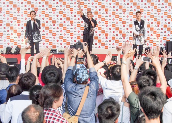 The 365 music group performs in Japan -Photo: SGGP