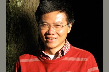Prof. Ngo Bao Chau, a winner of Fields Medal 2010, joins Meeting Vietnam program 2016. (Photo: SGGP)