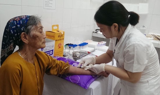 Elderly Vietnamese people usually postpone regular health check-ups and medical treatment even though on average, they suffer from as many as seven diseases and conditions. — Photo hoinguoicaotuoi.vn