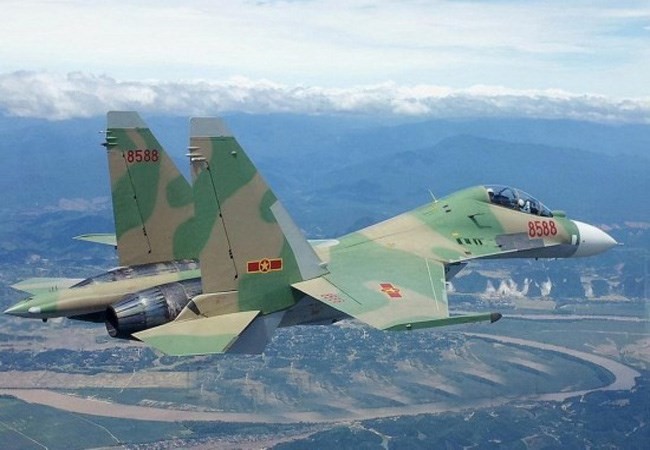 A Su-30MK2 fighter jet