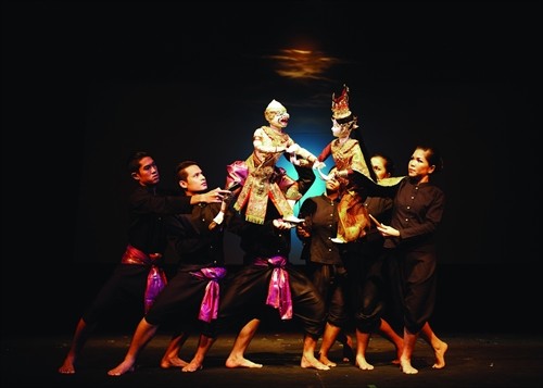 Artists of Joe Luis Theatre will perform The Myth of Rahu and the Lunar Eclipse show in Hà Nội on June 17. — File Photo