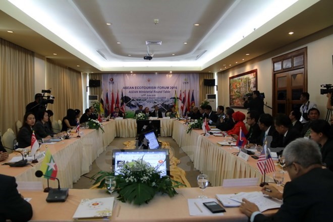 Tourists officials of ASEAN countries meet in the first-ever ASEAN Ecotourism Forum held in Champasak of Laos on June 22nd, 2016.