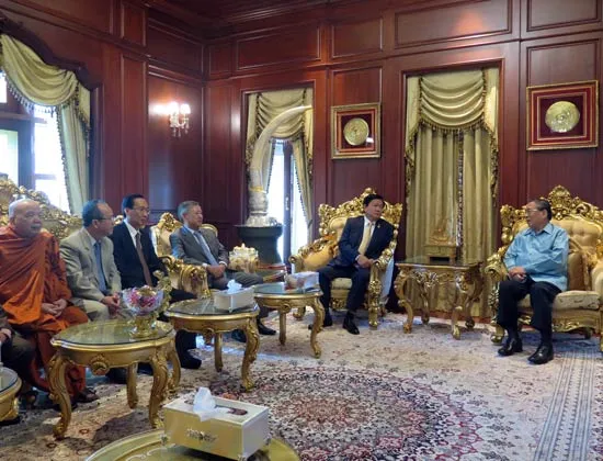 Bí thư Thành ủy Đinh La Thăng thăm nguyên lãnh đạo Đảng, Nhà nước Lào