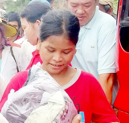 Giúp dân nghèo vùng hạn mặn