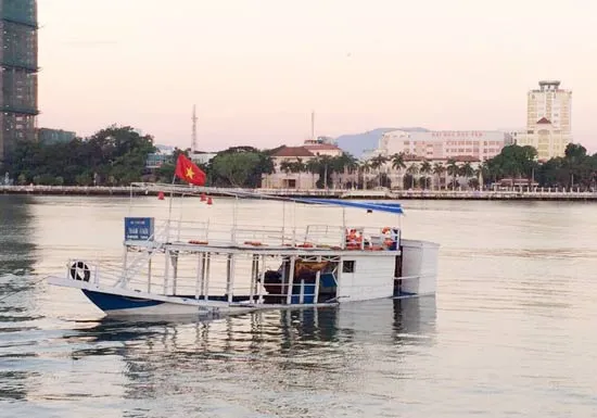 Vụ chìm tàu du lịch trên sông Hàn: Khởi tố, bắt tạm giam thuyền trưởng Lê Công Chí