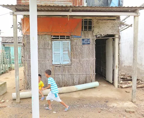 Nhà tình thương xuống cấp
