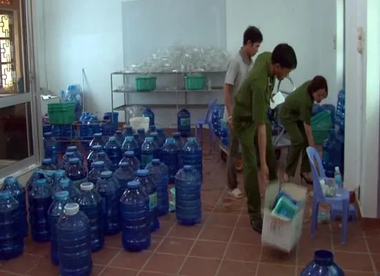 Phát hiện nhiều cơ sở nước đóng chai vi phạm ATVSTP