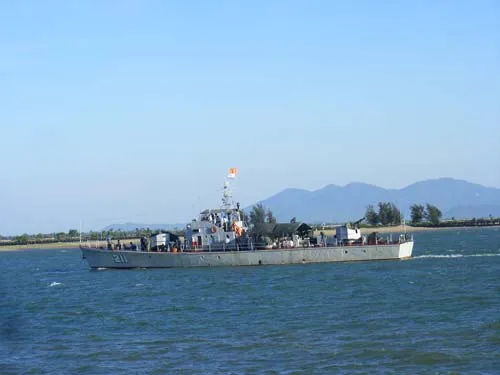 Phát hiện vết dầu loang nghi của chiếc Su-30 mất tích