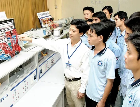 Long đong dạy nghề