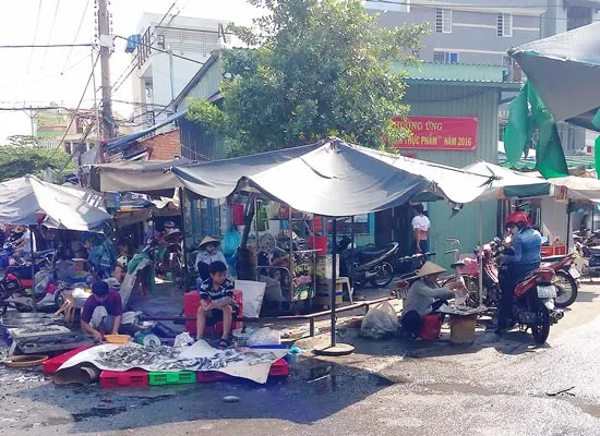 Khuất tất ở chợ tự phát Căn cứ 26