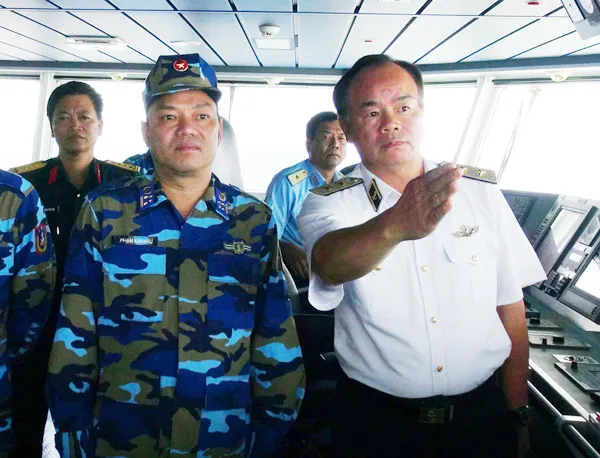 Tiến hành trục vớt máy bay CASA-212 và tìm thêm được một số thi thể phi hành đoàn