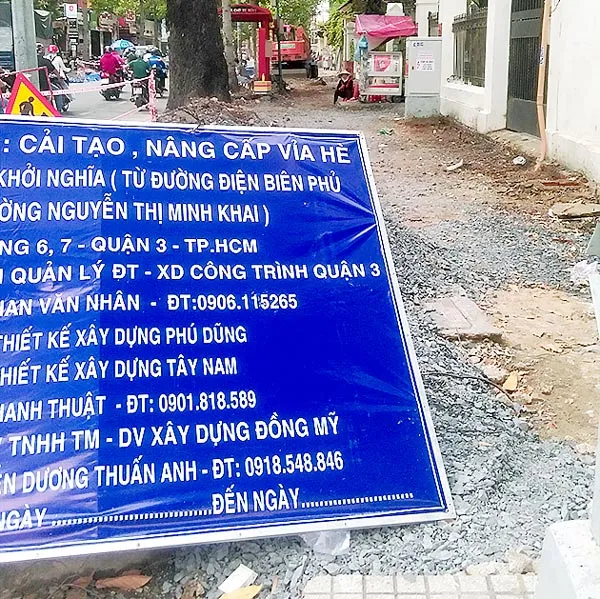 Xới tung vỉa hè