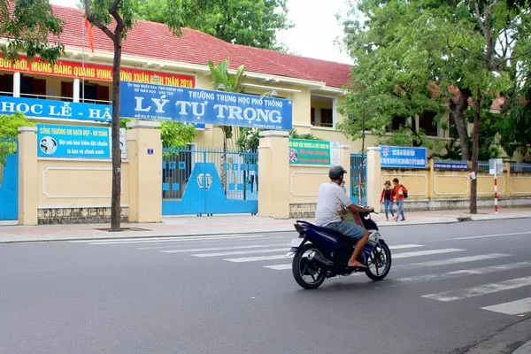 Học giỏi tuyệt đối vẫn nguy cơ “rớt” trường công