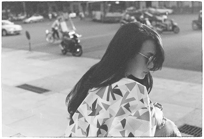 Mỹ Tâm gợi nhớ thời hoa niên 8X với ảnh chụp phim