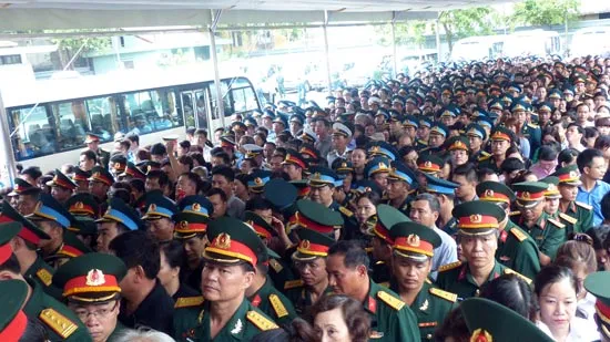 Nghẹn ngào tiễn biệt các đồng chí phi công và thành viên tổ bay CASA-212 ảnh 14