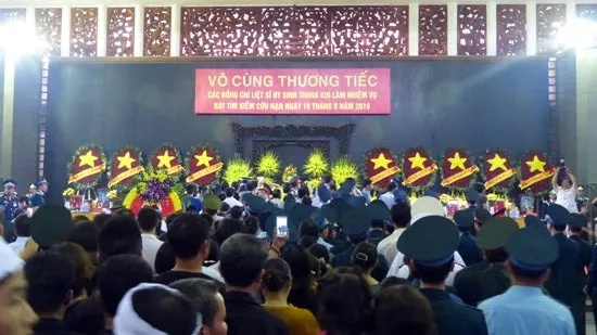 Nghẹn ngào tiễn biệt các đồng chí phi công và thành viên tổ bay CASA-212 ảnh 15