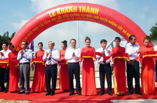The inauguration ceremony of new Ghenh Bridge this morning (Photo: SGGP)