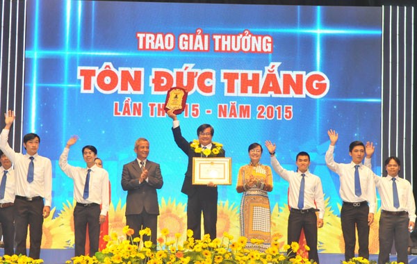 HCMC honors 15 winners of Ton Duc Thang Award 2015. (Photo: Sggp)