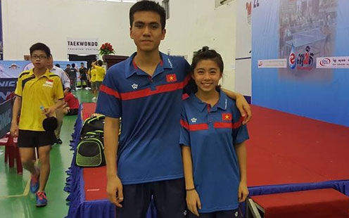 Duo Nguyen Trung Kien and Dinh Thi Hue win a silver medal at the Southeast Asian Junior Table Tennis Championships’ U18 mixed doubles (Photo: VNA)