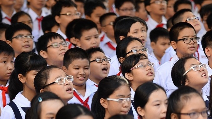 Fifty per cent of Vietnamese students suffer from short-sightedness, a survey conducted by the Central Eye Hospital has revealed. — Photo baogiaothong.vn