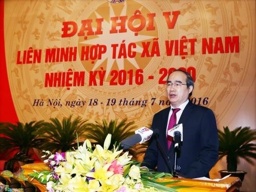 President of the Việt Nam Fatherland Front (VFF) Central Committee Nguyễn Thiện Nhân delivers speesch at the 5th Congress of the Việt Nam Co-operative Alliance (VCA) in Hà Nội yesterday. (Photo: VNA/VNS)