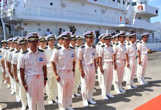 The crew of Japan Coast Guard Training Vessel, Kojima (Photo:: Sggp)