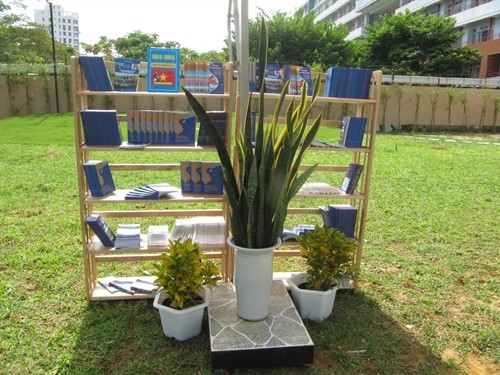 Favorite destination: The first open library is introduced at Đà Nẵng City’s Đông Á College, with a free and cool reading space for students, residents and tourists. — VNS Photo Công Thành