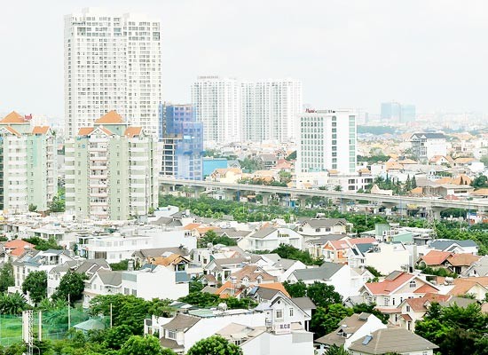 Buildings along Ben Thanh-Suoi Tien metro route (Photo: SGGP)