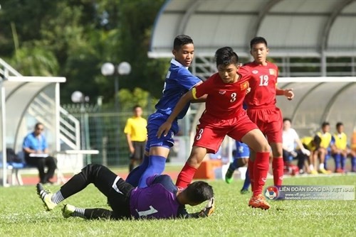 The U14s of Vietnam (in red) beat Myanmar 3-1 in their Group A’s second match during the AFC U14 (Photo: vf.org.vn)