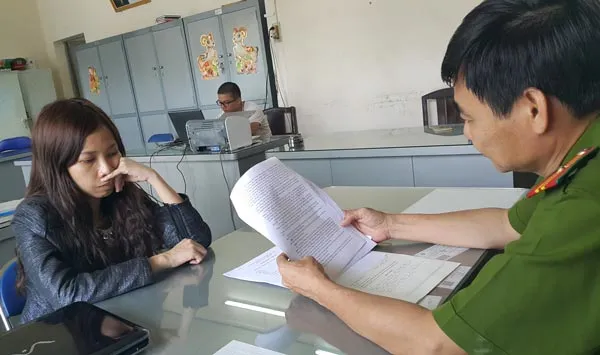 Đề nghị truy tố "nhân viên chuyển phát" trong đường dây gửi quà giả