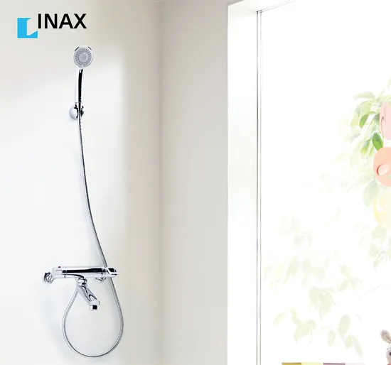 Phòng tắm hiện đại với sản phẩm sen, vòi INAX