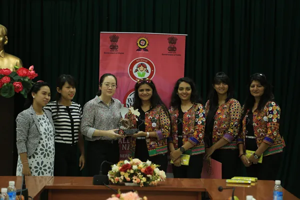 4 phụ nữ đi xe máy từ Ấn Độ đến TPHCM